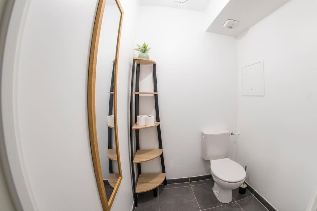 Apartment Paris & Disneyland - 2min From Train Station - Free Private Parking *